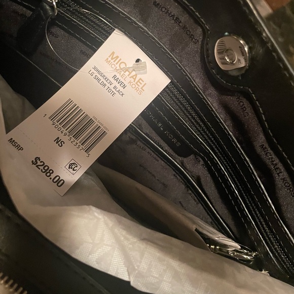 NWT BEAUTIFUL MICHAEL KORS SHOULDER BAG WITH THREE COMPARTMENTS. - Picture 10 of 11